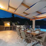 بيت للعطل Awesome In Mikulina Luka With Wifi فيلا لوكا