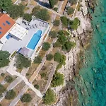 Awesome In Mikulina Luka With Wifi فيلا لوكا