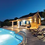 Awesome In Mikulina Luka With Wifi Сasa de vacaciones