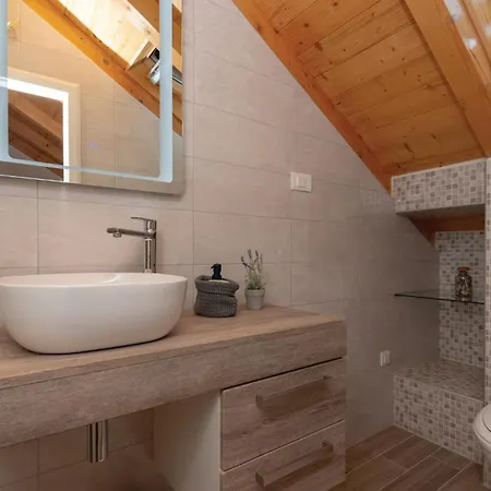 Сasa de vacaciones Awesome In Mikulina Luka With Wifi *