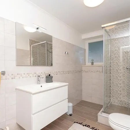 Awesome In Mikulina Luka With Wifi * Vela Luka