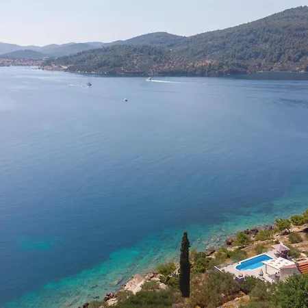 Hébergement de vacances Awesome In Mikulina Luka With Wifi