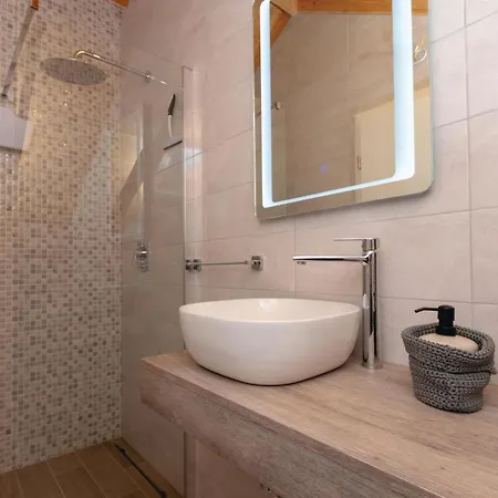 Awesome In Mikulina Luka With Wifi Сasa de vacaciones Ostrvo Šijak