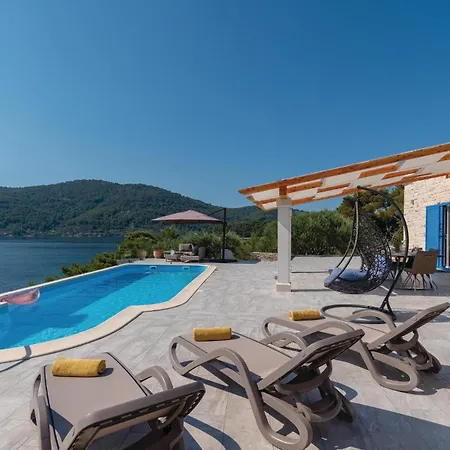 Σπίτι διακοπών Awesome In Mikulina Luka With Wifi