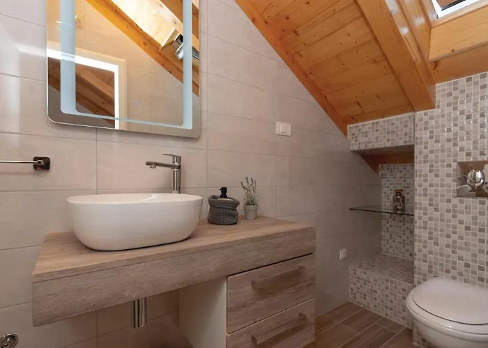 Casa de Férias Awesome In Mikulina Luka With Wifi *