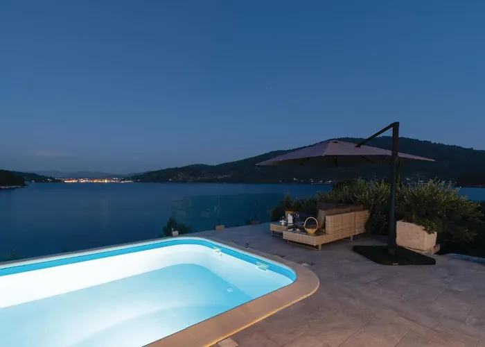 Awesome In Mikulina Luka With Wifi Casa de Férias