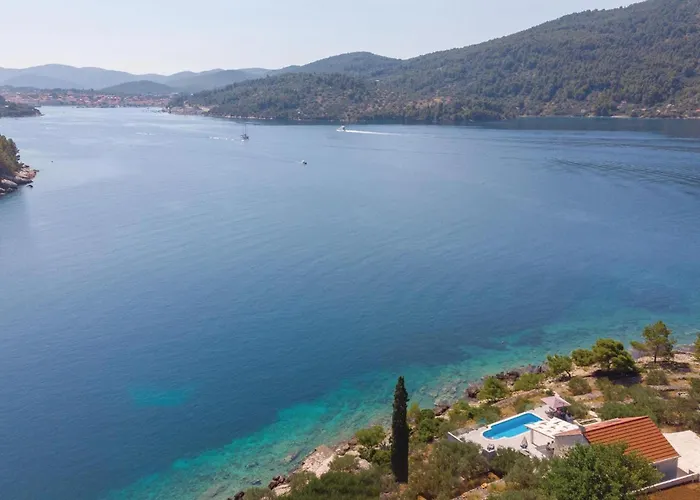 Casa de Férias Awesome In Mikulina Luka With Wifi