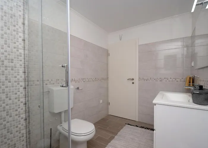 Casa de Férias Awesome In Mikulina Luka With Wifi *