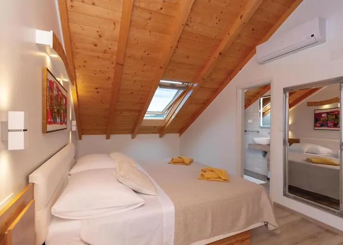 Awesome In Mikulina Luka With Wifi Casa de Férias *